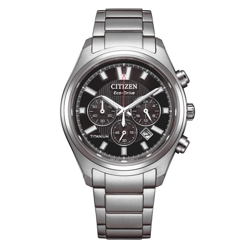 Titaaninen Citizen Eco-Drive kronografikello mustalla kellotaululla.