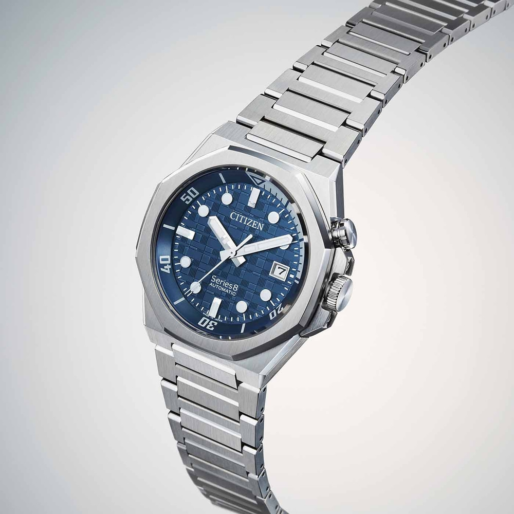 Citizen Series 8 automaattikello, sininen kellotaulu ja teräsranneke