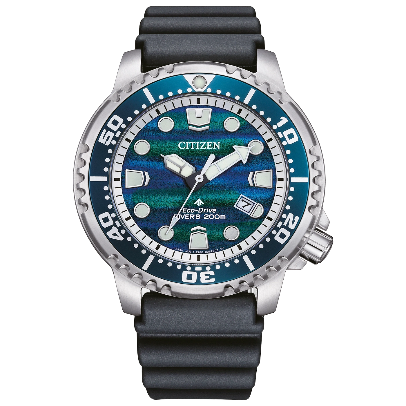 Citizen Eco-Drive sukeltajankello sinivihreällä tekstuuritaululla ja mustalla rannekkeella.