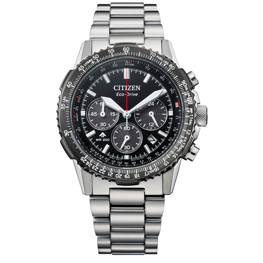 Citizen Eco-Drive -kello, jossa musta kellotaulu ja metalliranneke.