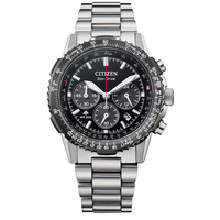 Citizen Eco-Drive -kello, jossa musta kellotaulu ja metalliranneke.