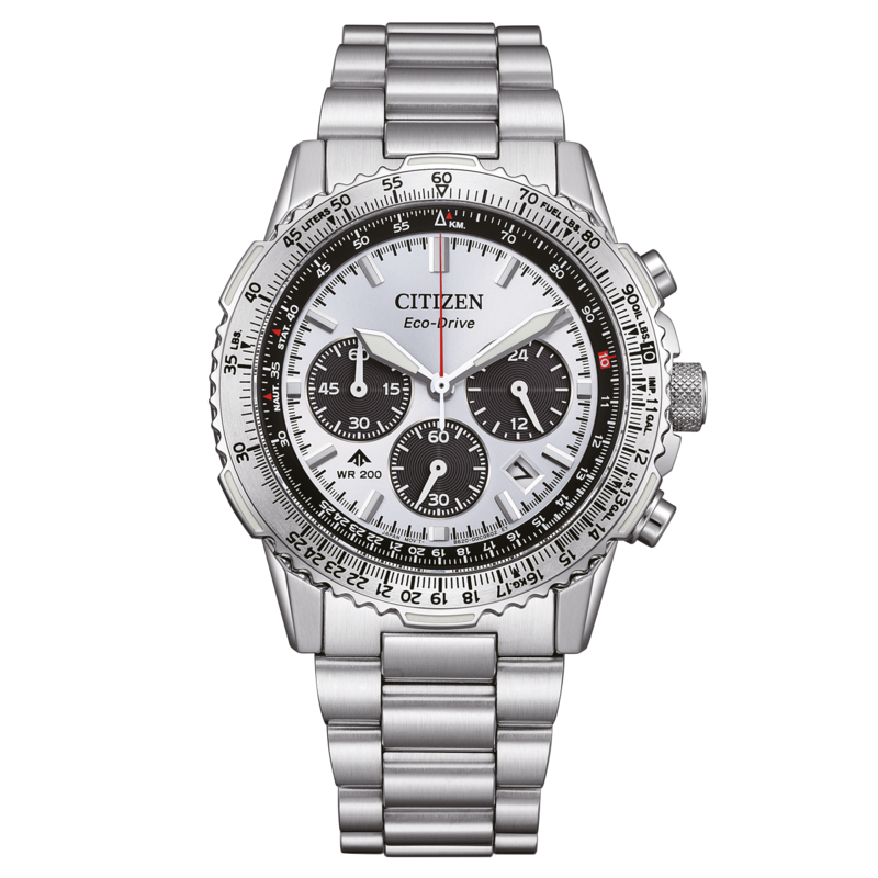 Hopeinen Citizen Eco-Drive -kello, jossa on useita kellotauluja ja ruostumattomasta teräksestä valmistettu ranneke.