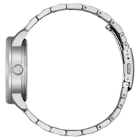 Hopeinen kello metallirannekkeella, sivukuva, eristetty valkoisella pohjalla.