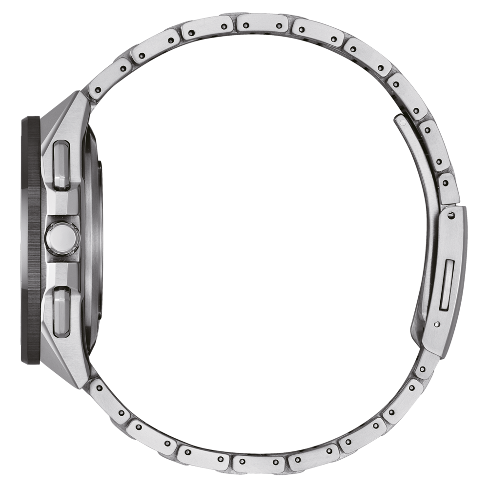 Hopeinen rannekello, jossa on metallinen ranneke ja pyöreä kellotaulu sivusta katsottuna.