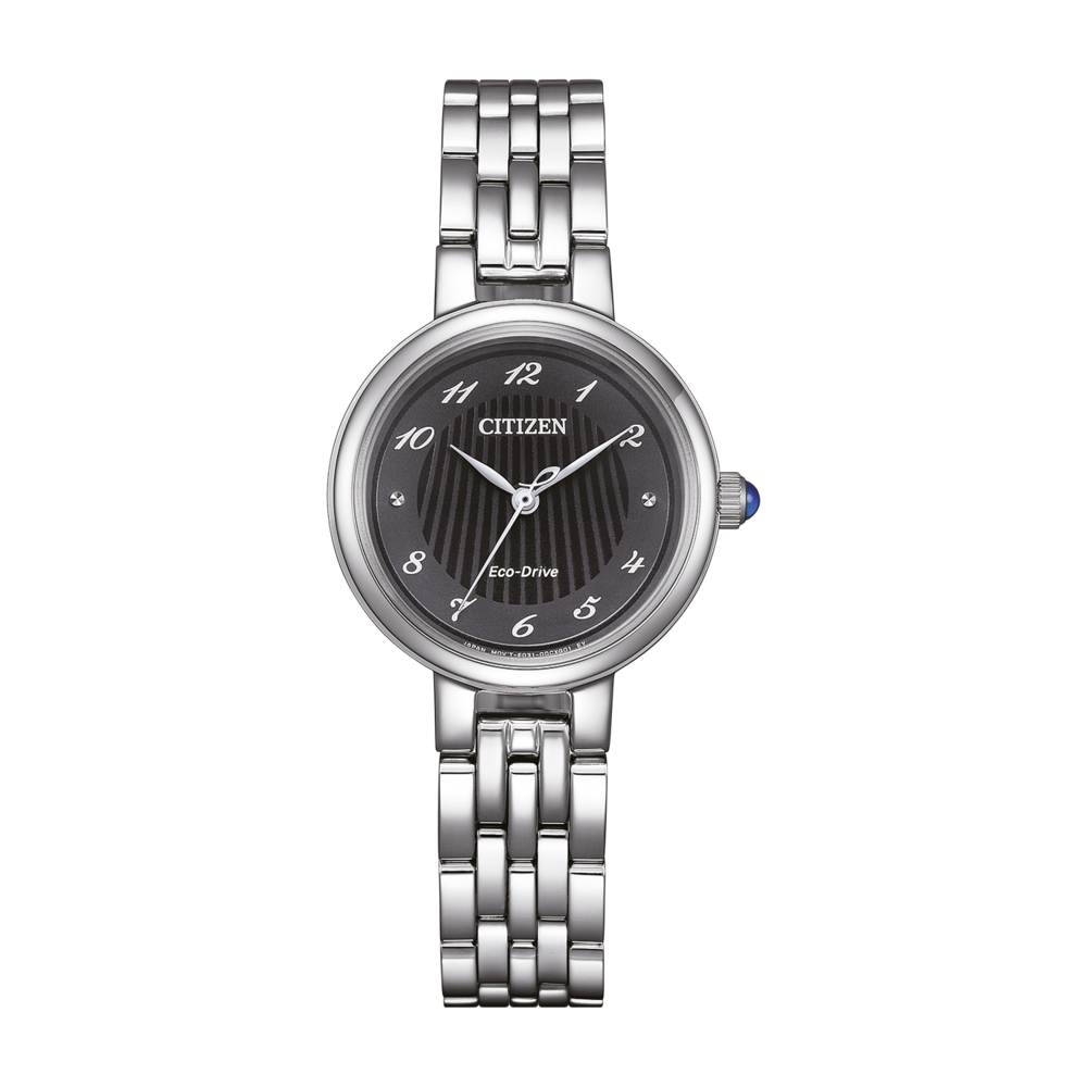 Citizen-kello, jossa musta kellotaulu, hopeinen ranneke ja Eco-Drive-tekniikka.