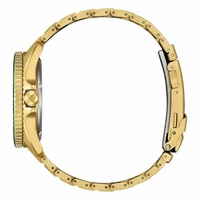 Kultaisen kellon sivukuva, jossa näkyvät ranneke ja kellotaulun yksityiskohdat.