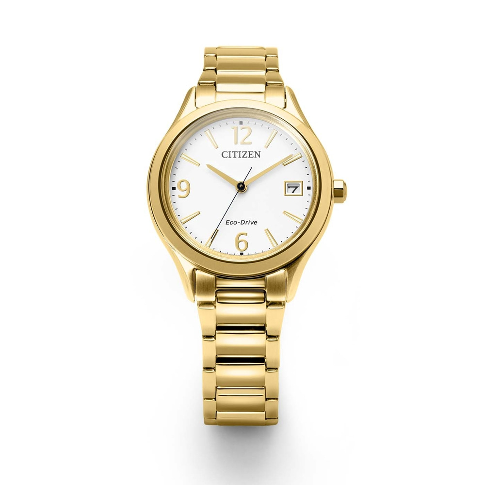 Kultainen Citizen Eco-Drive-kello, jossa valkoinen kellotaulu ja päivämääräikkuna, valkoisella taustalla.