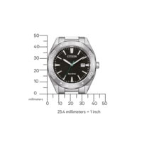 Citizen-kello, jossa musta kellotaulu, hopeinen kehys ja päivämääränäyttö. Eco-Drive-tekniikka.