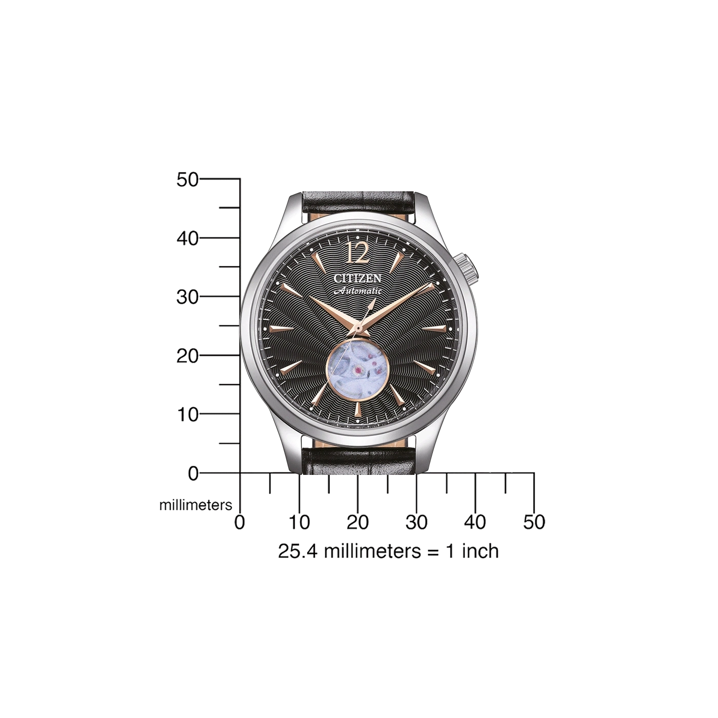 Citizen Automatic -kello, jossa on musta kellotaulu ja nahkahihna, ja millimetriasteikko.
