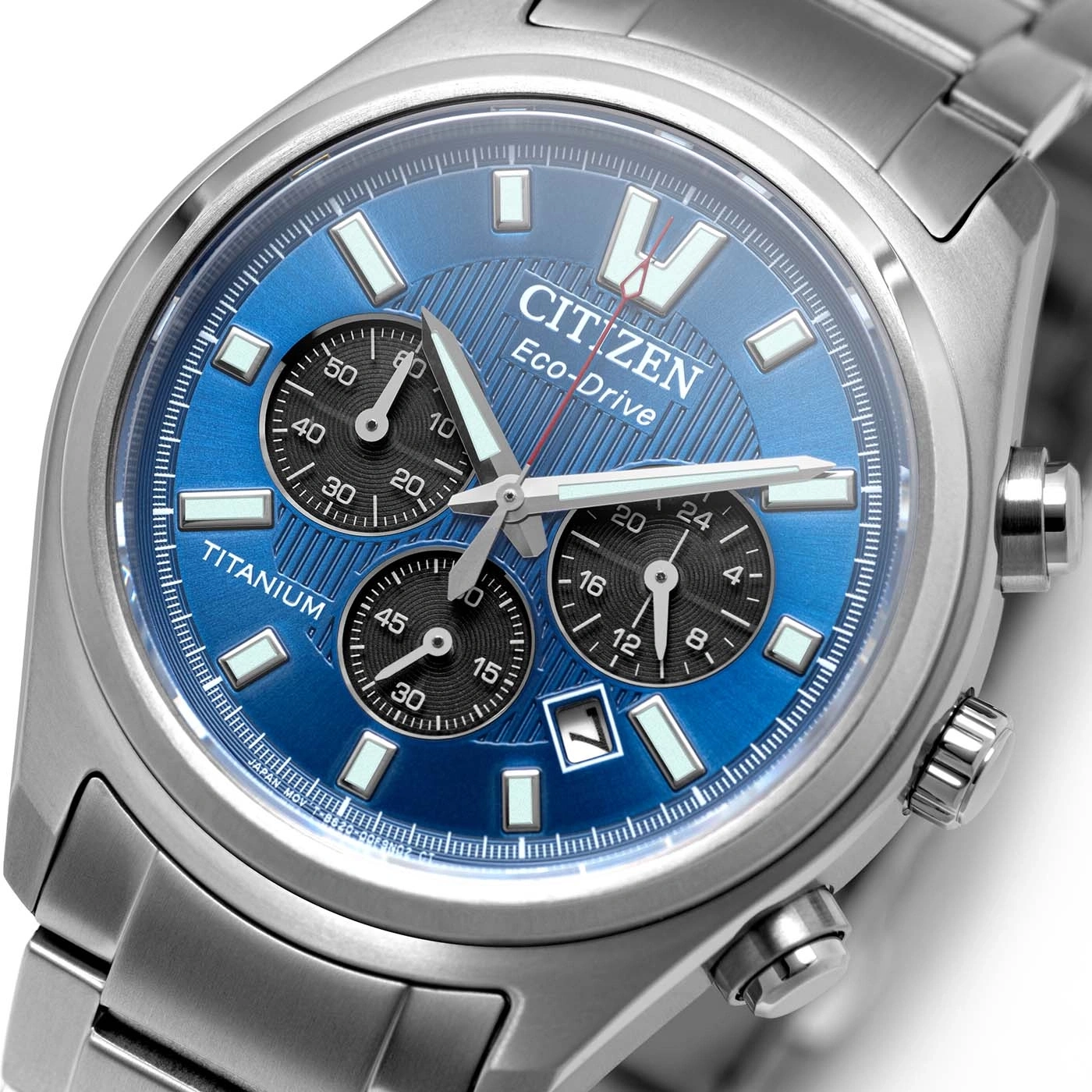 Lähikuva sinisestä Citizen Eco-Drive -titaanikellosta