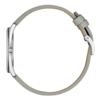 Sivukuva hopeisesta kellosta, jossa on harmaa nahkaranneke vihreällä taustalla.