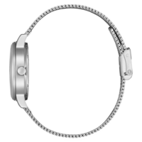 Hopeinen kello, jossa on verkkohihna, sivukuva, tyylikäs muotoilu, moderni tyyli.