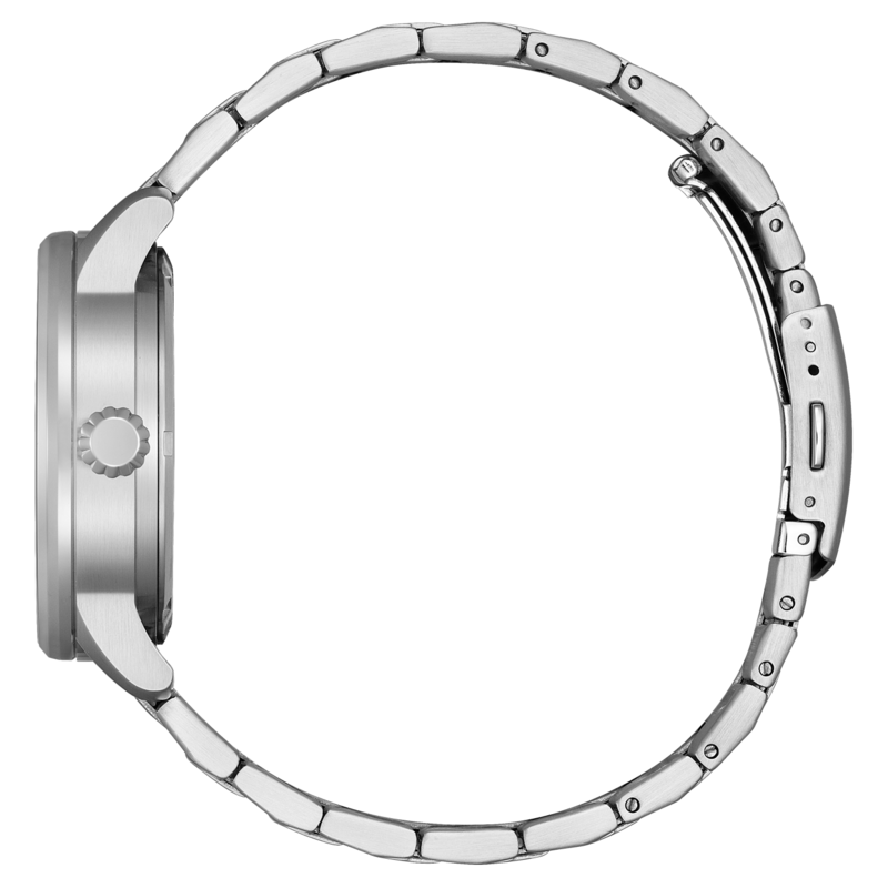 Hopeinen kello metallirannekkeella, sivukuva, eristetty valkoisella pohjalla.