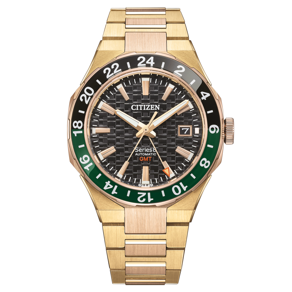 Citizen Series 8 GMT automaattikello, jossa kulta- ja vihreät korostukset, musta kellotaulu.