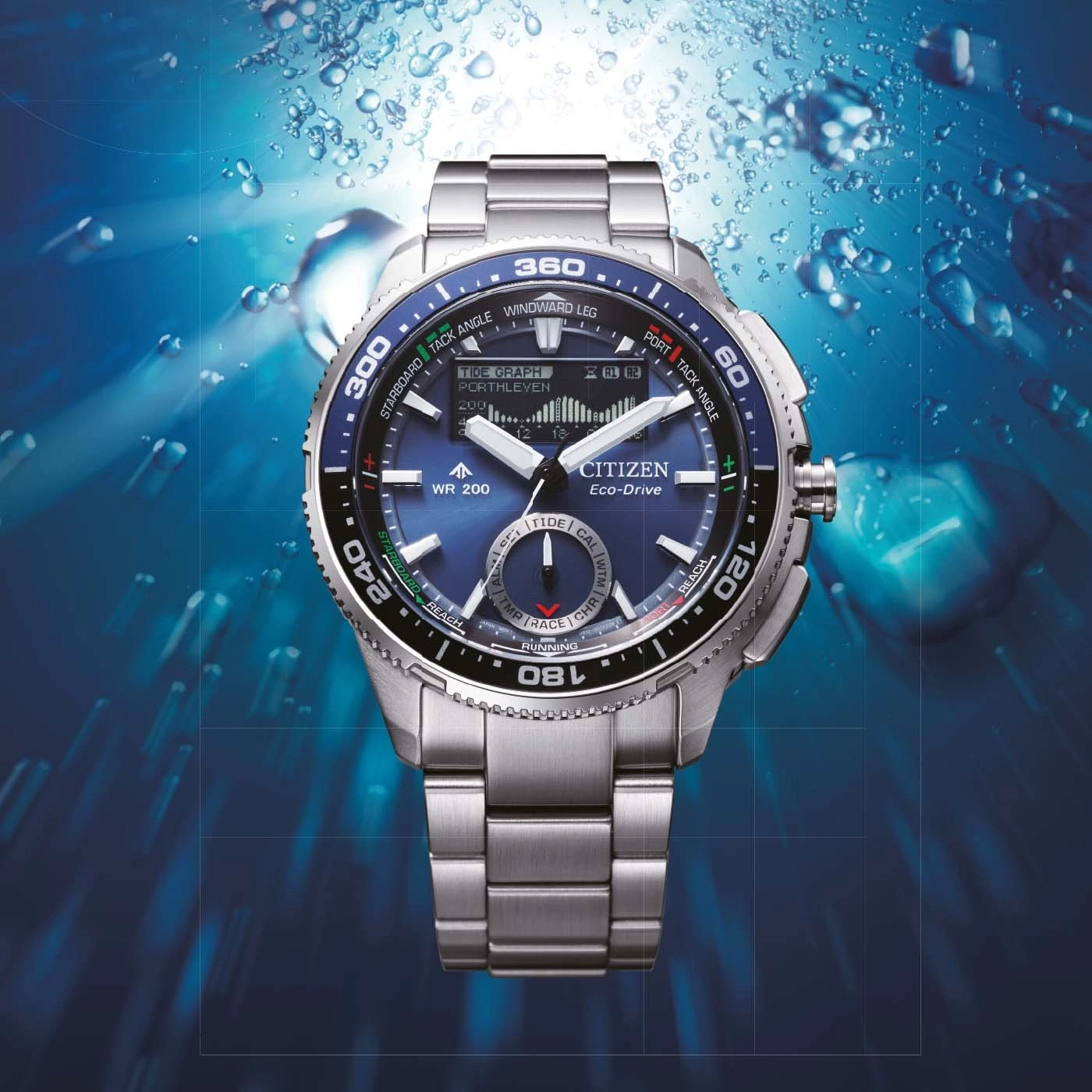 Citizen Eco-Drive kello sinisellä kellotaululla ja metallirannekkeella veden alla.