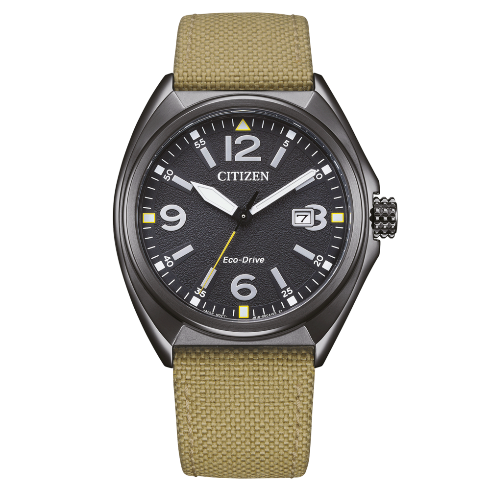 Citizen-kello mustalla kellotaululla, beigellä rannekkeella ja Eco-Drive-tekniikalla.