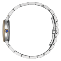 Hopeinen rannekello, jossa sininen jalokivi ja vihreä tausta sivusta katsottuna.