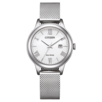 Citizen-kello, jossa valkoinen kellotaulu, hopeinen ranneke ja roomalaiset numerot.