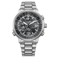 Citizen-kello, jossa on useita kellotauluja, hopeinen ranneke ja Eco-Drive-tekniikka, joka näyttää ajan ja päivämäärän.