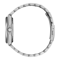 Hopeinen kello metallirannekkeella, sivukuva, moderni muotoilu, tyylikäs asuste.