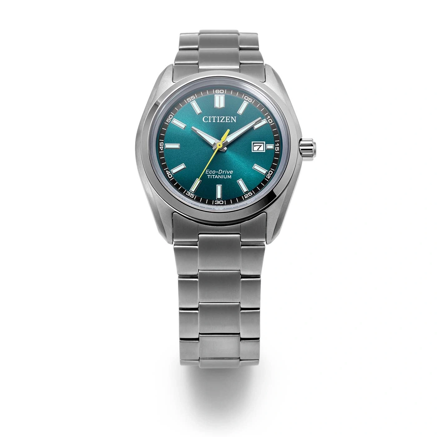 Hopeinen Citizen Eco-Drive Titanium kello vihreällä kellotaululla.