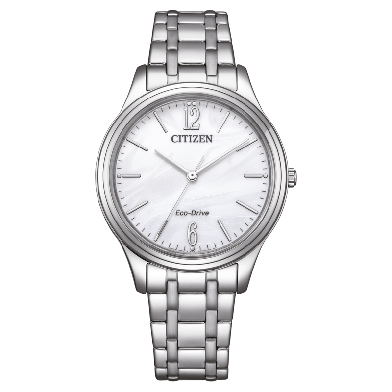 Citizen-kello, jossa valkoinen kellotaulu ja hopeinen ranneke, Eco-Drive-tekniikka.