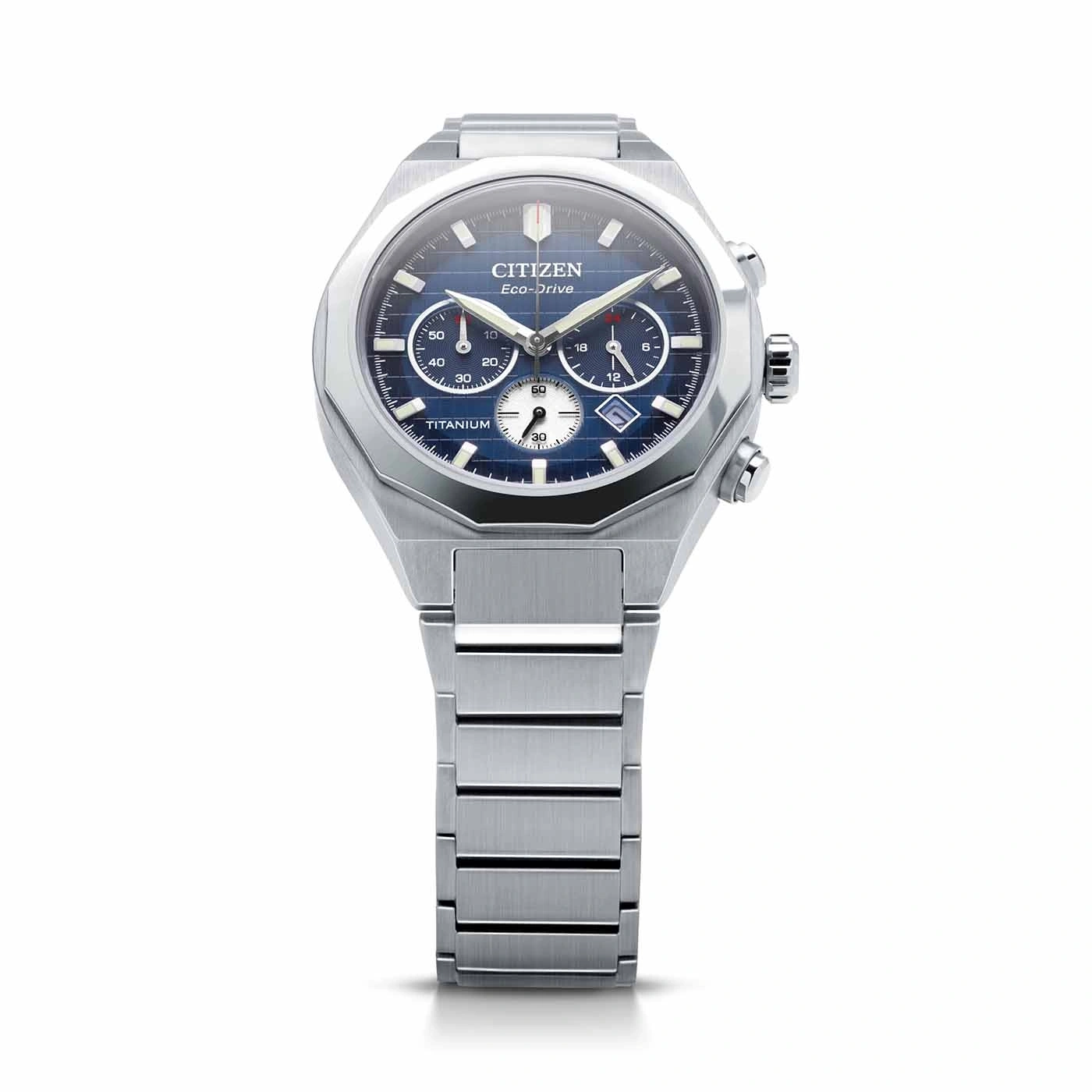 Citizen Eco-Drive titaaninen rannekello, jossa sininen kellotaulu ja kronografiominaisuudet.