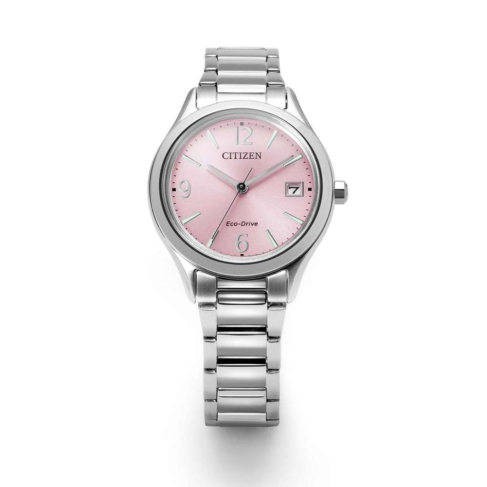 Hopeinen Citizen Eco-Drive -kello vaaleanpunaisella kellotaululla ja hopearannekkeella.