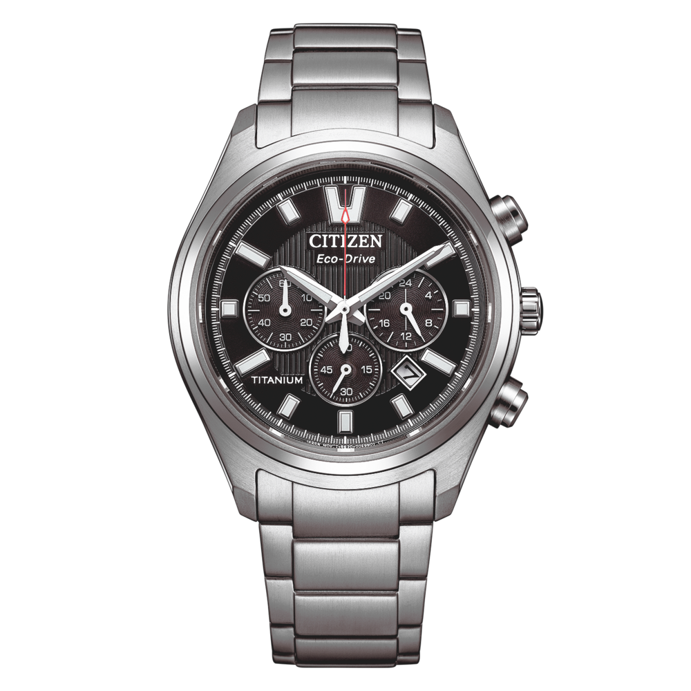 Titaaninen Citizen Eco-Drive kronografikello mustalla kellotaululla.